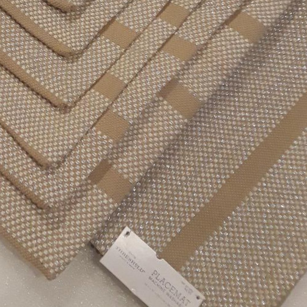 set of 6 holiday placemats NWT